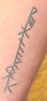 Réalisation de tatouage hand-poke 9